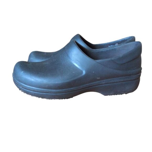 Crocs Adult On The Clock Clogs Slip On Slip Resistant Work Shoes Nursing Chef - Picture 1 of 5